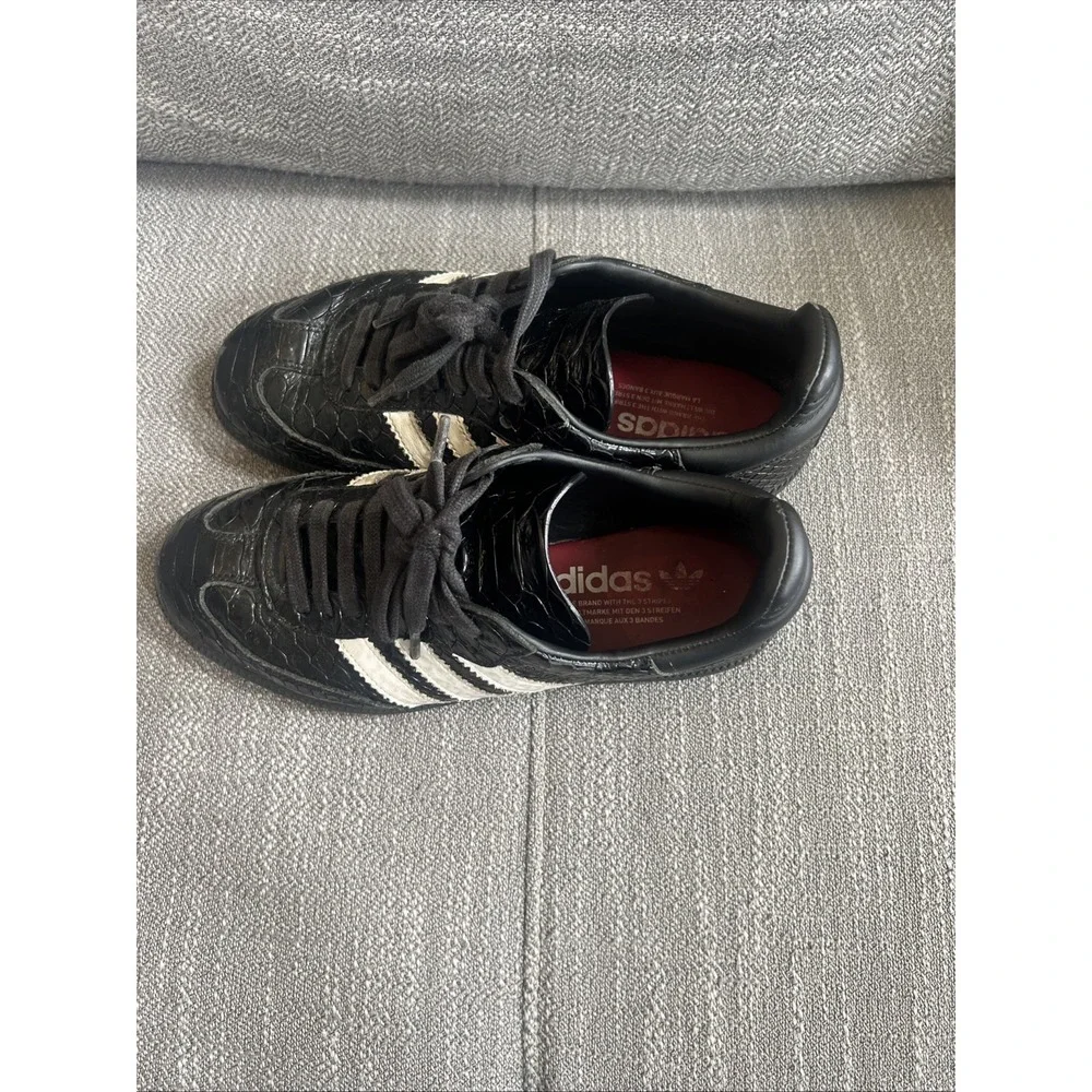 adidas smoke free